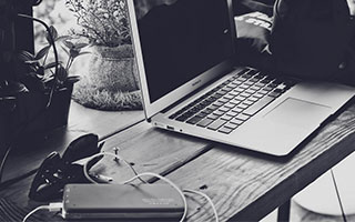 你以为在看“黑料网app”，其实在被用“验证年龄”套信息：不要共享屏幕给陌生人；不要共享屏幕给陌生人